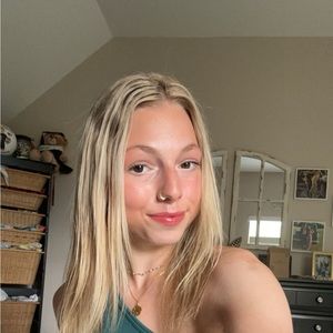 Meet your Posher, Hannah